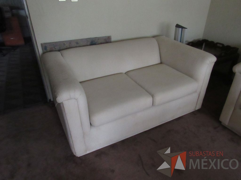 Lote 170 - Sillón de 1 plaza en tela color beige - Imagen 2