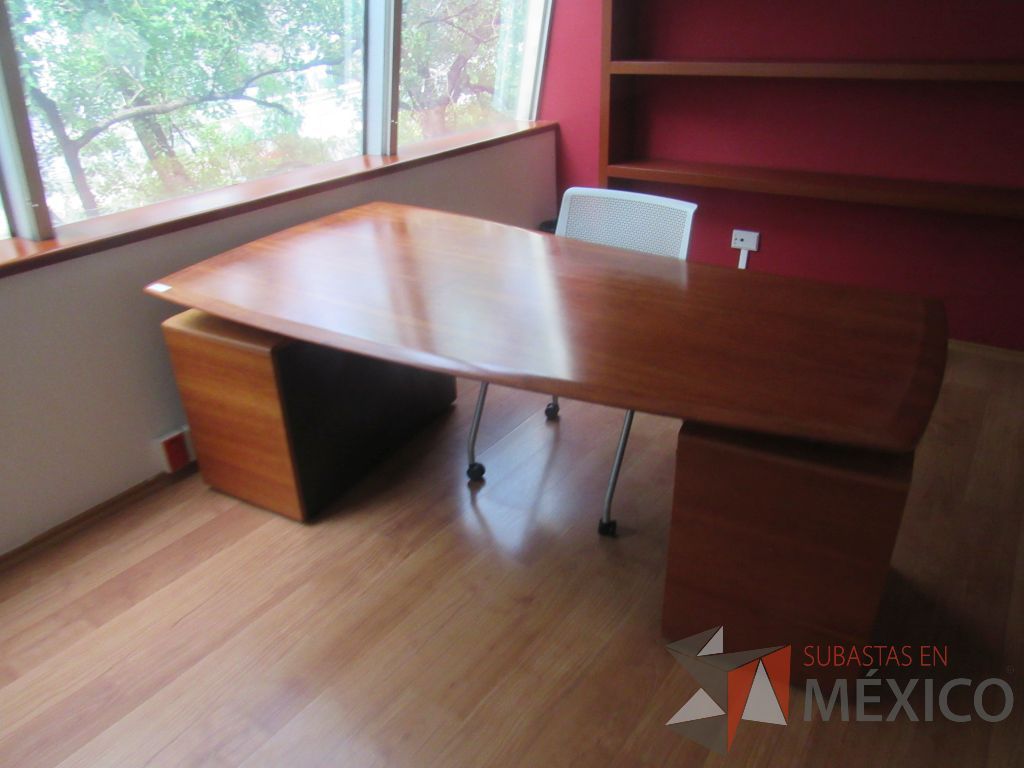 Lote 361a - Escritorio con archivero de pedestal de 3 cajones y archivero de pedestal de 2 cajones y cubierta color madera - Imagen 3
