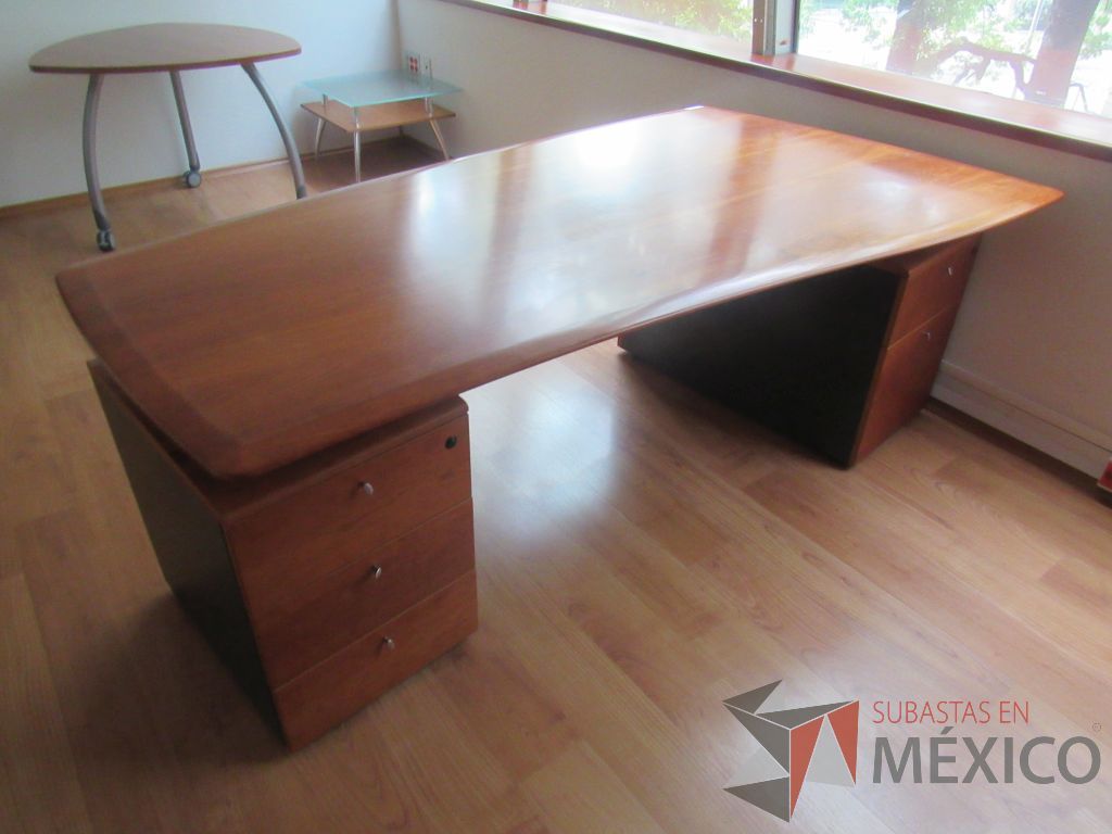 Lote 361a - Escritorio con archivero de pedestal de 3 cajones y archivero de pedestal de 2 cajones y cubierta color madera - Imagen 5