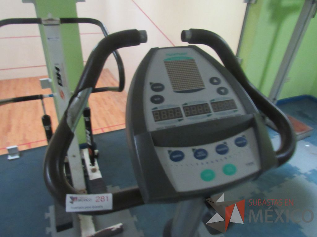 Lote 048 - Bicicleta en mal estado, sin pedales y asiento roto - Imagen 6