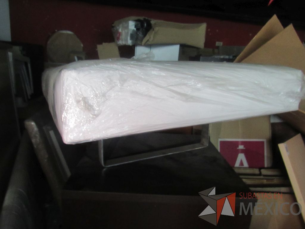 Lote 377g - Banca de espera para 3 personas con base metalica y asiento tipo piel - Imagen 5