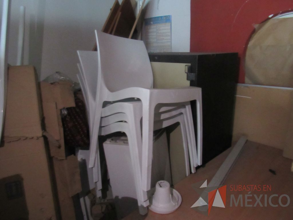 Lote 377n - 3 Sillas de comedor con asiento y respaldo liso color blanco - Imagen 2