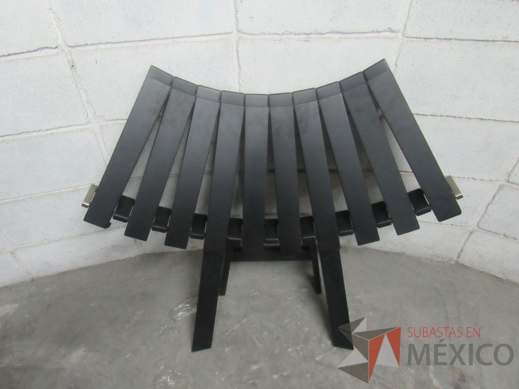 Lote 337 - Silla plegable de madera color negro - Imagen 4