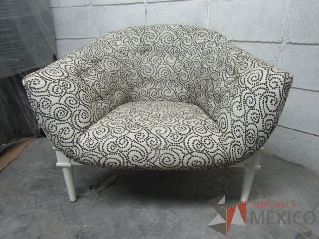 Lote 176 - Silla con base de madera color blanco, asiento y respaldo en tela color blanco con negro - Imagen 2
