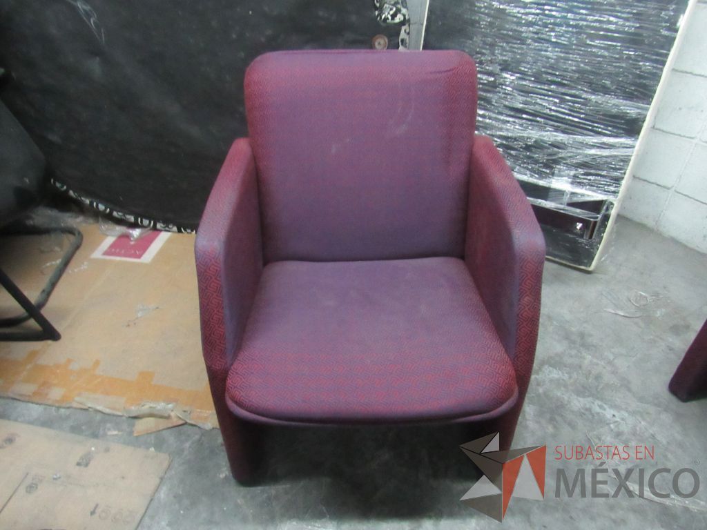 Lote 336 - Sillón de 1 plaza con asiento y respaldo en tela color morado - Imagen 2
