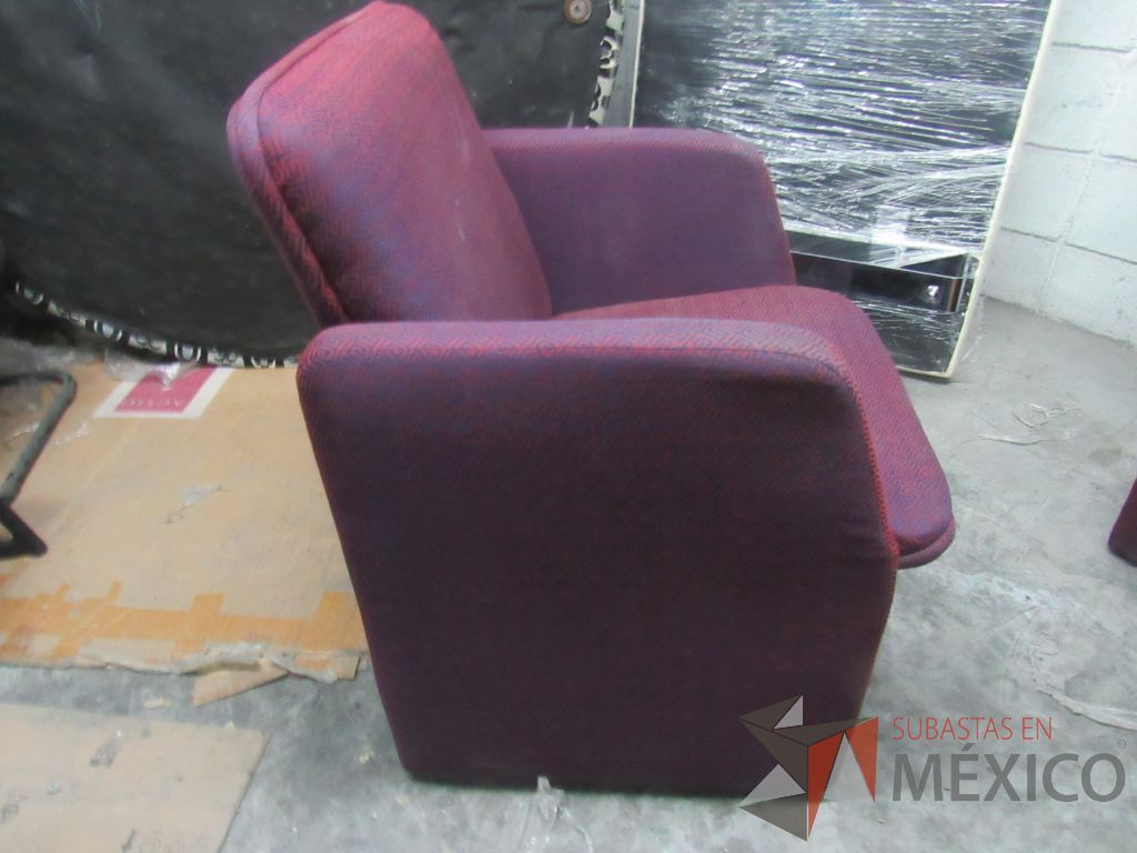 Lote 336 - Sillón de 1 plaza con asiento y respaldo en tela color morado - Imagen 3