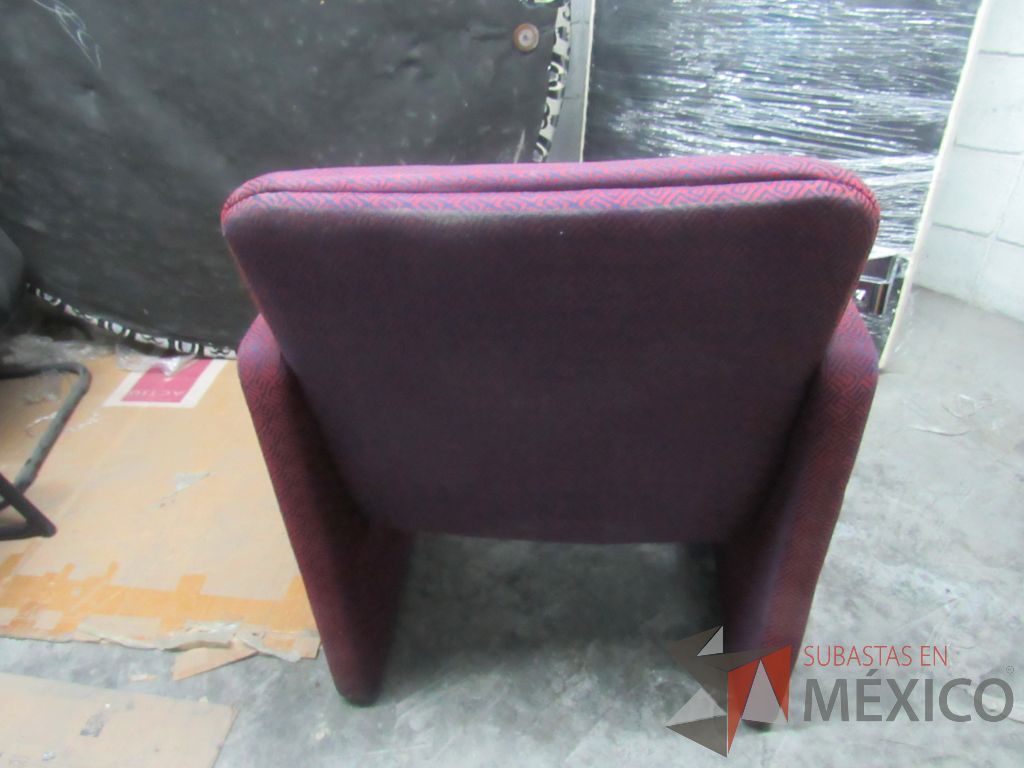 Lote 336 - Sillón de 1 plaza con asiento y respaldo en tela color morado - Imagen 5