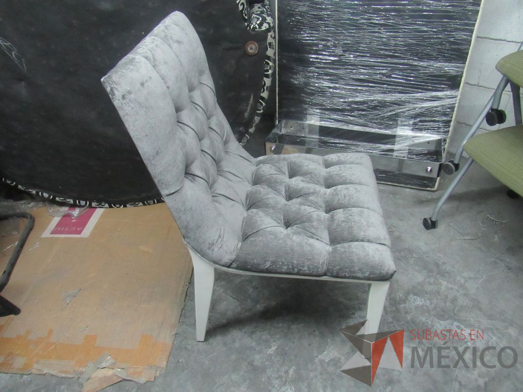 Lote 344 - 6 Sillas de comedor con base color blanco, asiento y respaldo en tela color gris - Imagen 2