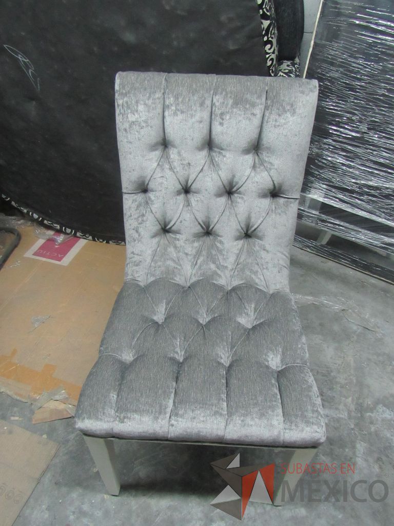 Lote 344 - 6 Sillas de comedor con base color blanco, asiento y respaldo en tela color gris