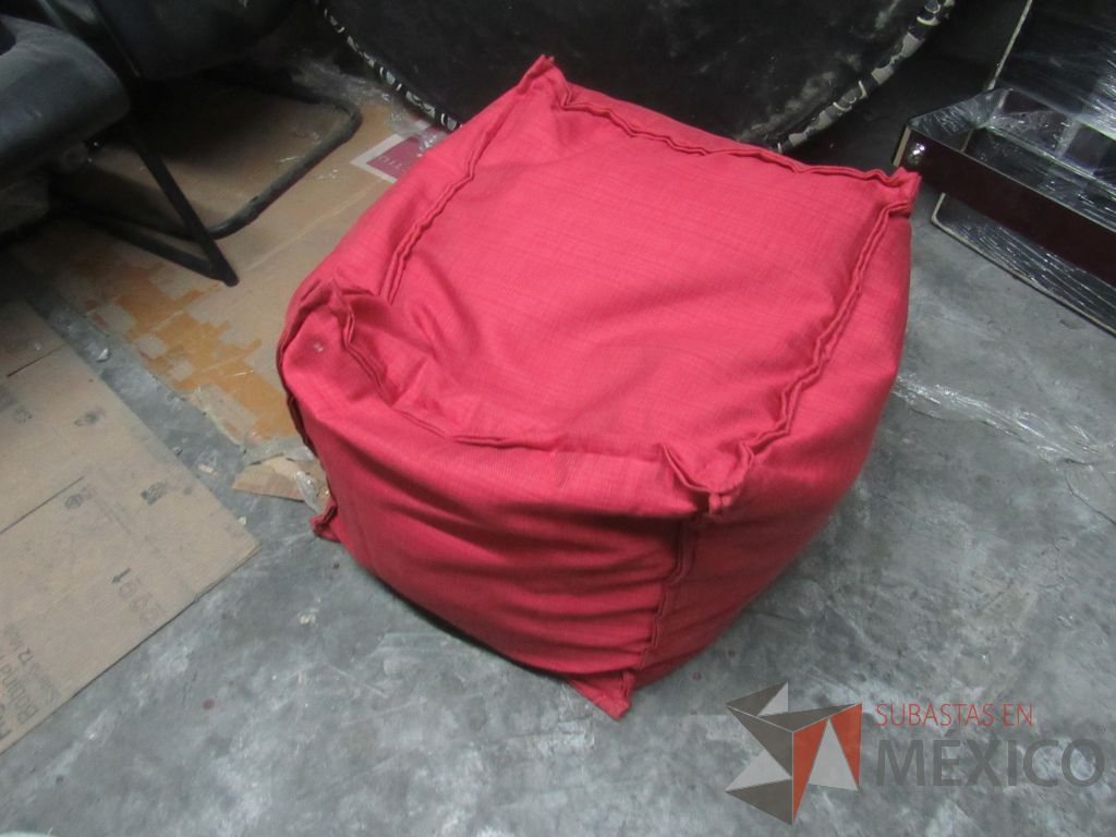 Lote 175 - Puff en tela color rojo - Imagen 3