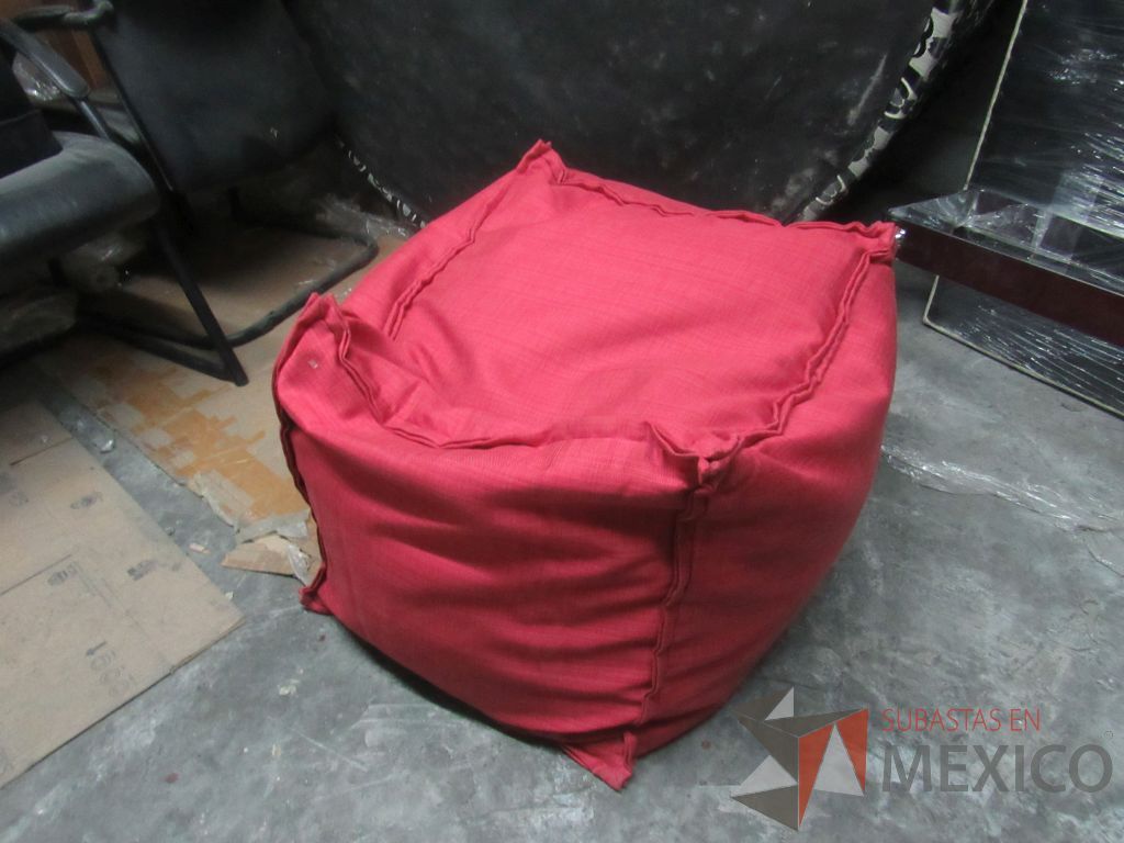 Lote 175 - Puff en tela color rojo - Imagen 4