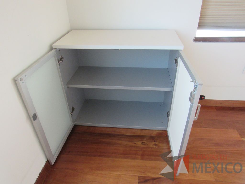 Lote 001 - 2 Gabinetes con 2 puertas, 1 entrepaño y cubierta color blanco - Imagen 7