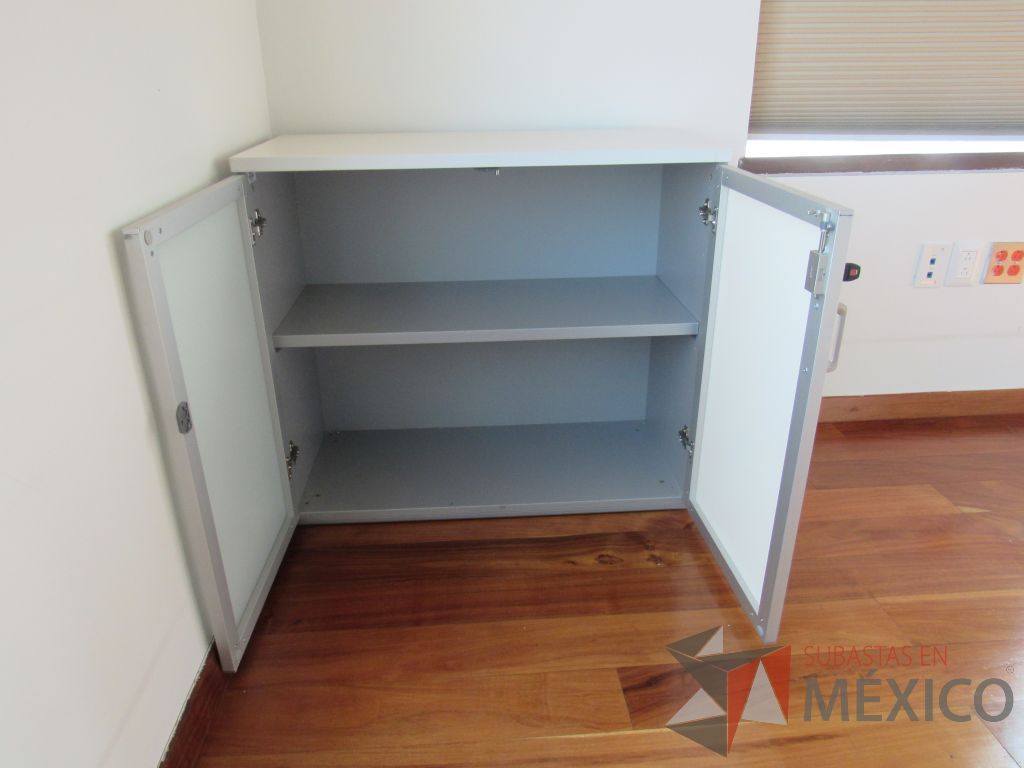 Lote 001 - 2 Gabinetes con 2 puertas, 1 entrepaño y cubierta color blanco - Imagen 9