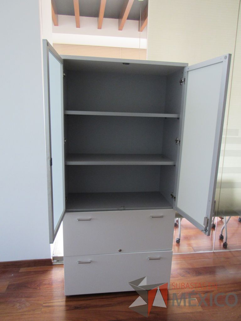 Lote 170 - 2 Gabinetes altos de 2 puertas, 2 cajones con tapas color blanco y 2 entrepaños - Imagen 7
