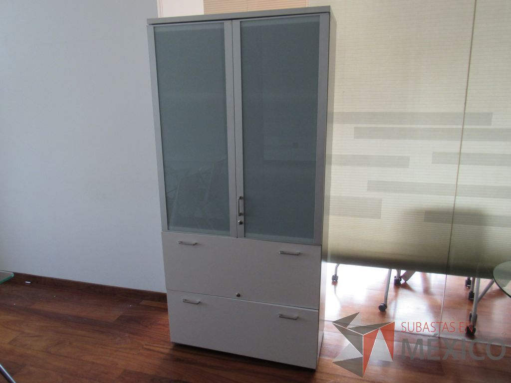Lote 170 - 2 Gabinetes altos de 2 puertas, 2 cajones con tapas color blanco y 2 entrepaños - Imagen 8