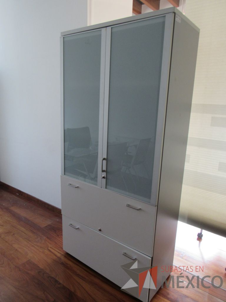 Lote 170 - 2 Gabinetes altos de 2 puertas, 2 cajones con tapas color blanco y 2 entrepaños - Imagen 9