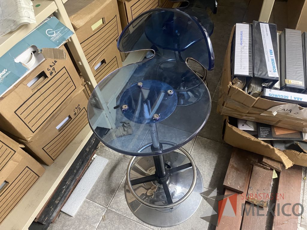 Lote 181 - 3 Bancos altos con descansa pies, asiento respaldo liso color azul