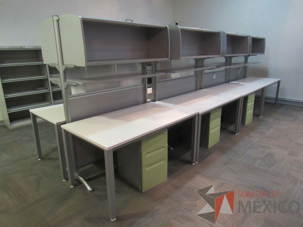 Lote 212a - Estación de trabajo para 2 personas con 2 gavetas, archivero metálico, 2 repisas y cubiertas color blanco