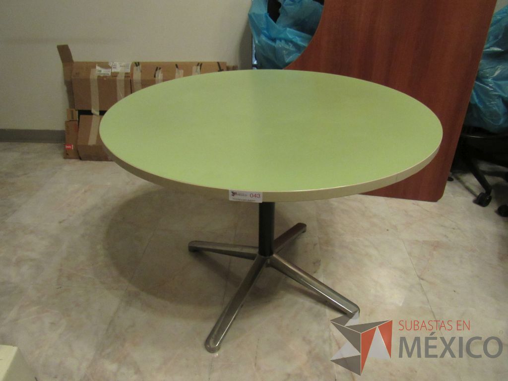 Lote 098h - Mesa de trabajo circular con base metálica y cubierta color verde - Imagen 7