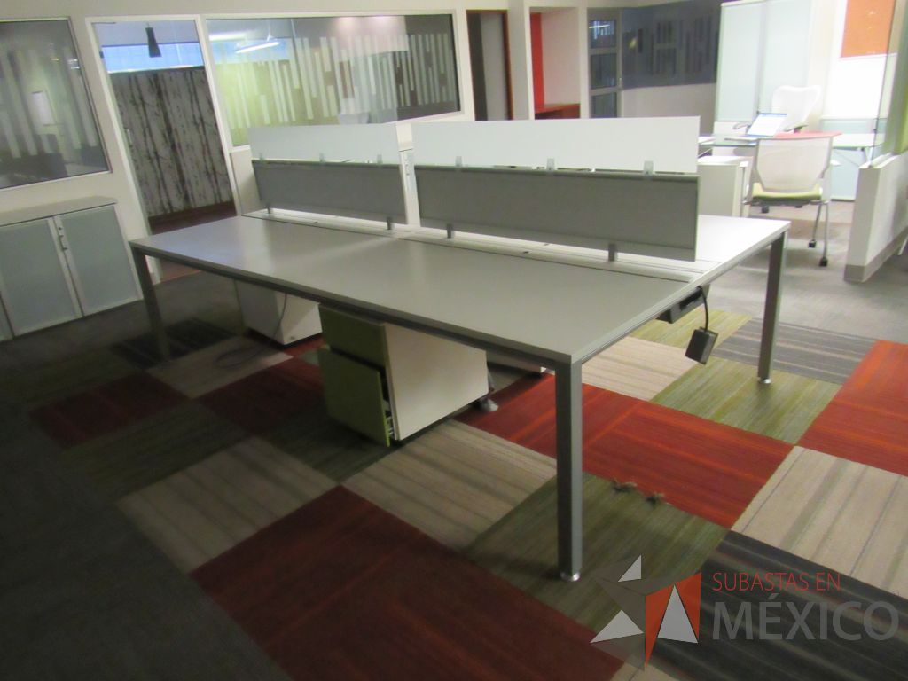 Lote 109 - Estación de trabajo para 4 personas con mampara baja - Imagen 3