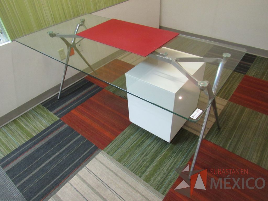Lote 133 - 2 Escritorios rectangulares con base metálica - Imagen 7