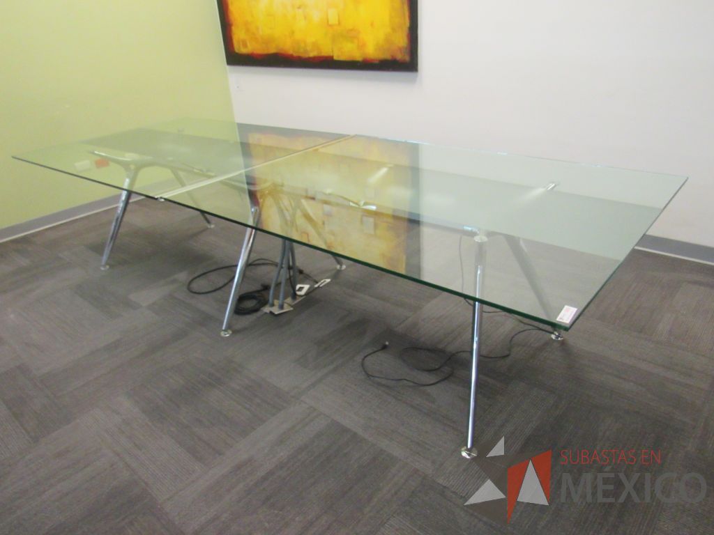 Lote 123 - Mesa de sala de juntas para 10 personas en 2 piezas con base metálica con cubierta de vidrio rectangular - Imagen 7
