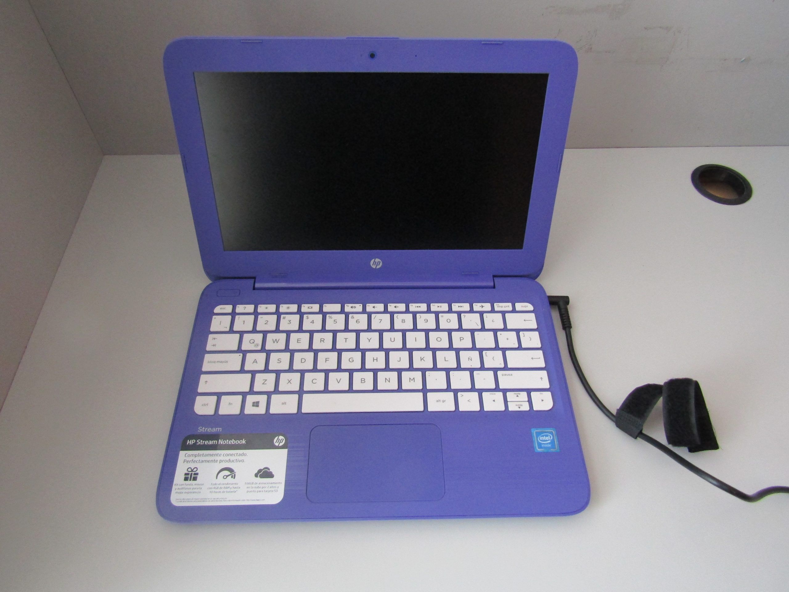 Lote 005 - HP Stream Laptop 11-y0XX, RAM 4.00 GB con funda y cargador - Imagen 2