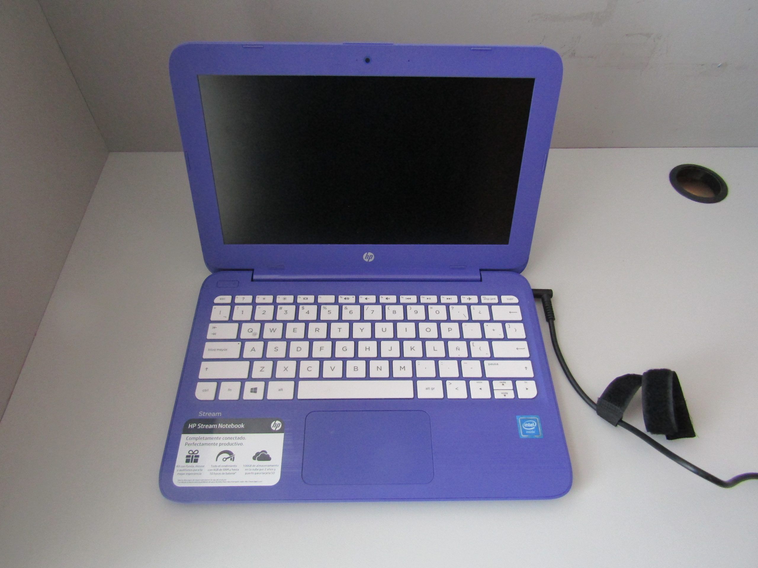 Lote 005 - HP Stream Laptop 11-y0XX, RAM 4.00 GB con funda y cargador - Imagen 3