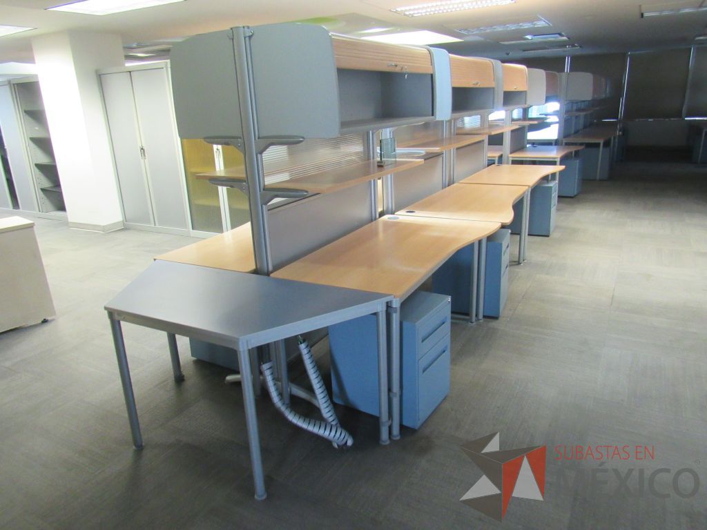 Lote 105 - Estación de trabajo para 6 personas con 6 gavetas - Imagen 2