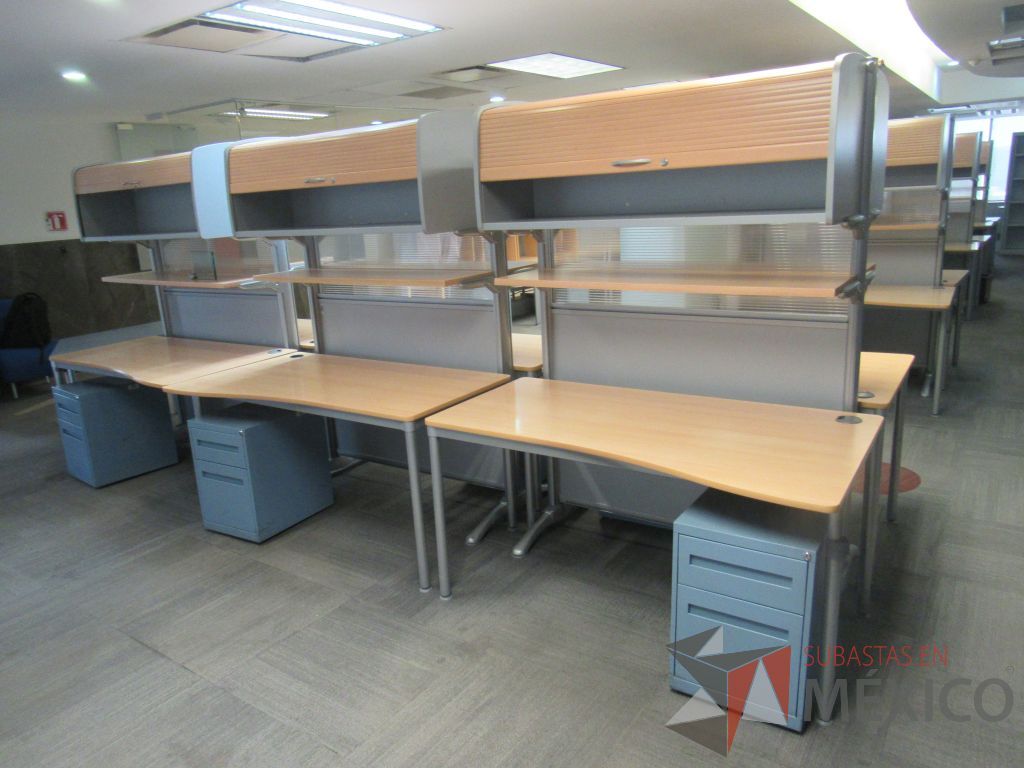 Lote 105 - Estación de trabajo para 6 personas con 6 gavetas - Imagen 7