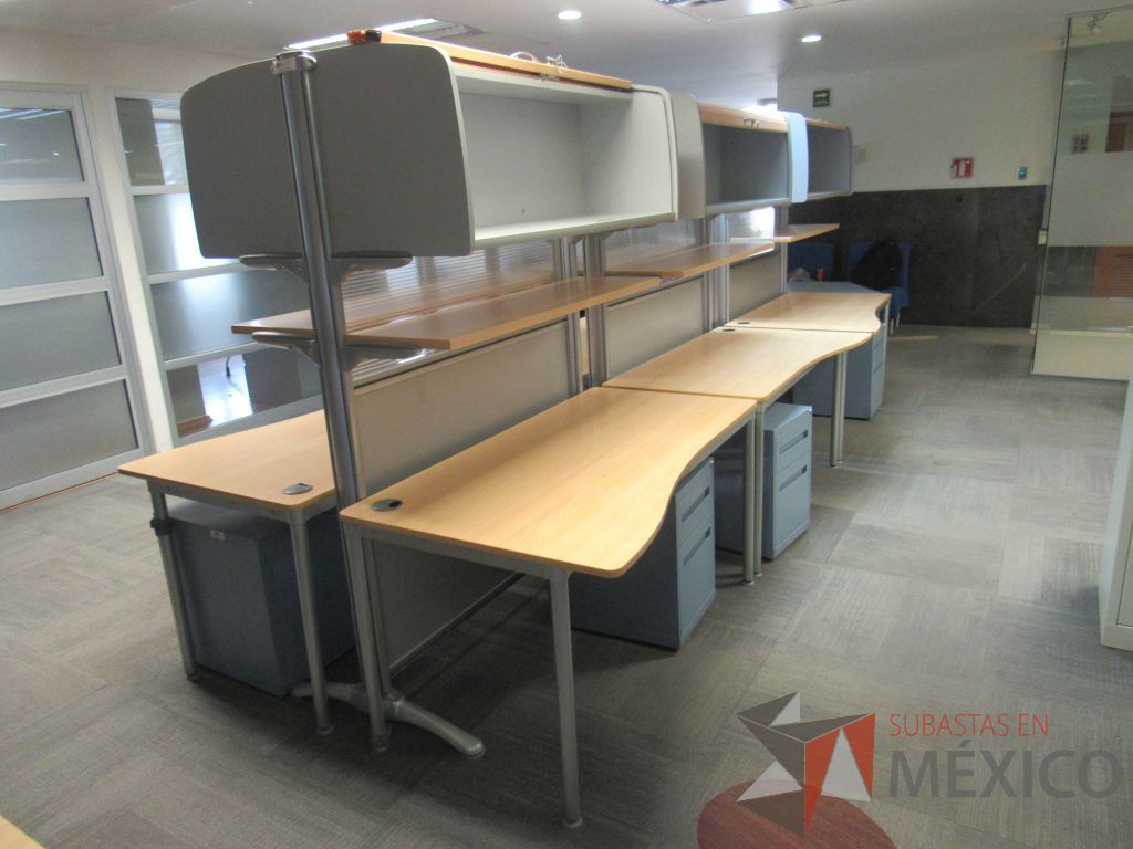 Lote 105 - Estación de trabajo para 6 personas con 6 gavetas - Imagen 9