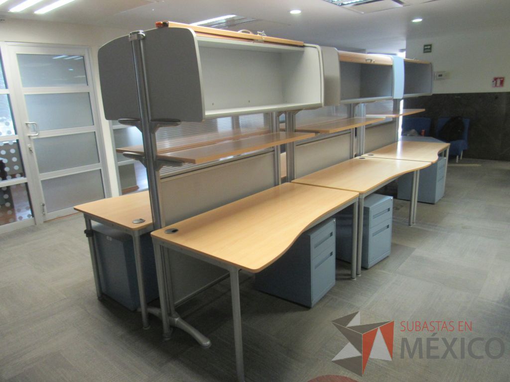 Lote 105 - Estación de trabajo para 6 personas con 6 gavetas - Imagen 10
