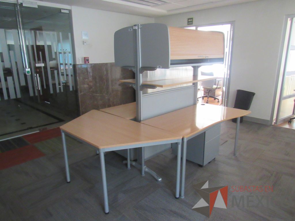 Lote 261 - Estación de trabajo para 2 personas con 2 gavetas