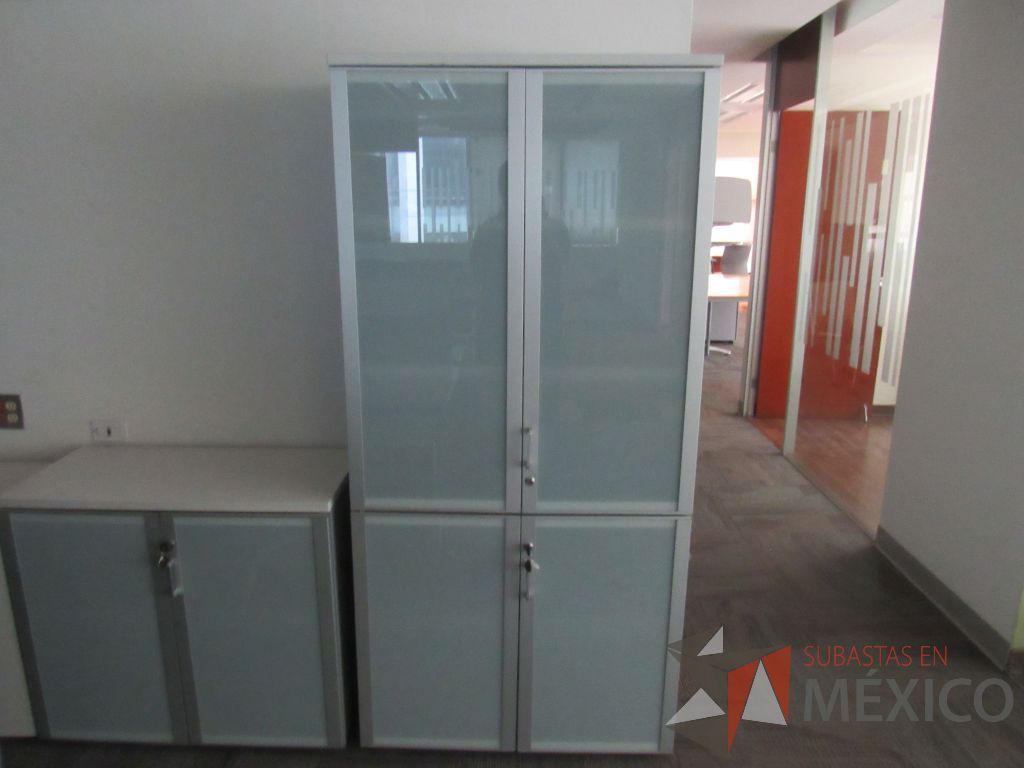 Lote 270 - Gabinete alto con 4 puertas y 5 entrepaño color gris - Imagen 3
