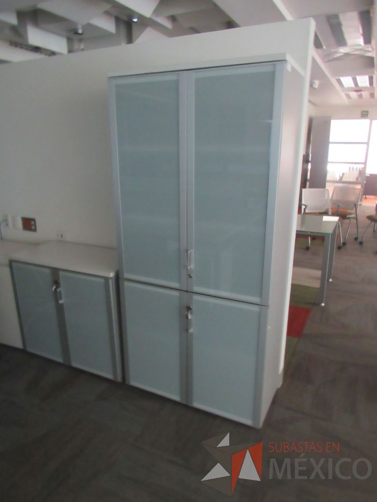 Lote 270 - Gabinete alto con 4 puertas y 5 entrepaño color gris - Imagen 5