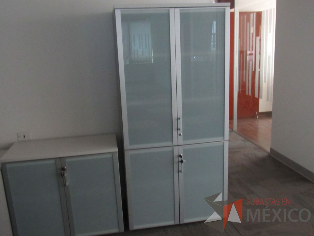 Lote 270 - Gabinete alto con 4 puertas y 5 entrepaño color gris