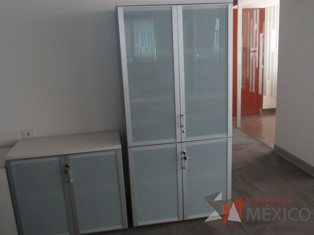 Lote 270 - Gabinete alto con 4 puertas y 5 entrepaño color gris - Imagen 6