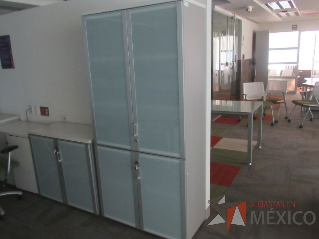 Lote 270 - Gabinete alto con 4 puertas y 5 entrepaño color gris - Imagen 7