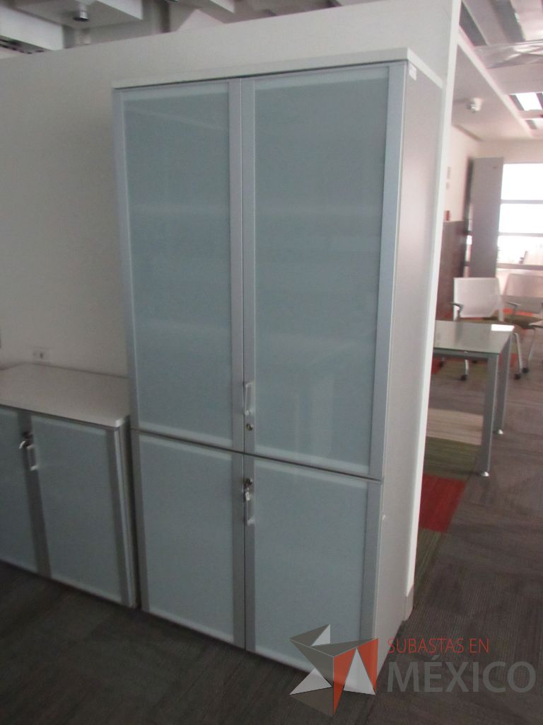 Lote 270 - Gabinete alto con 4 puertas y 5 entrepaño color gris - Imagen 8