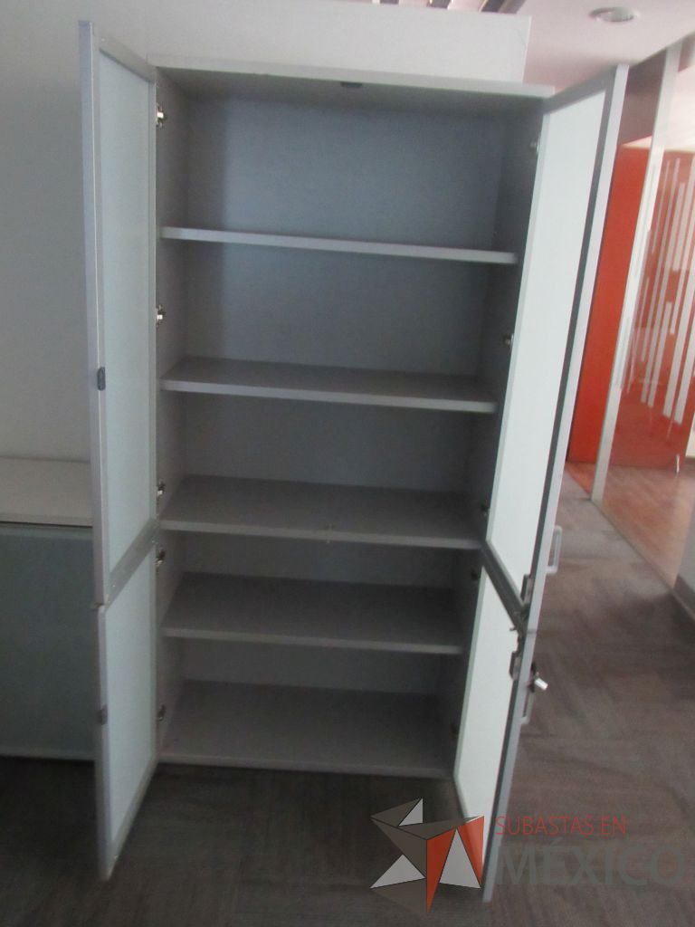 Lote 270 - Gabinete alto con 4 puertas y 5 entrepaño color gris - Imagen 10