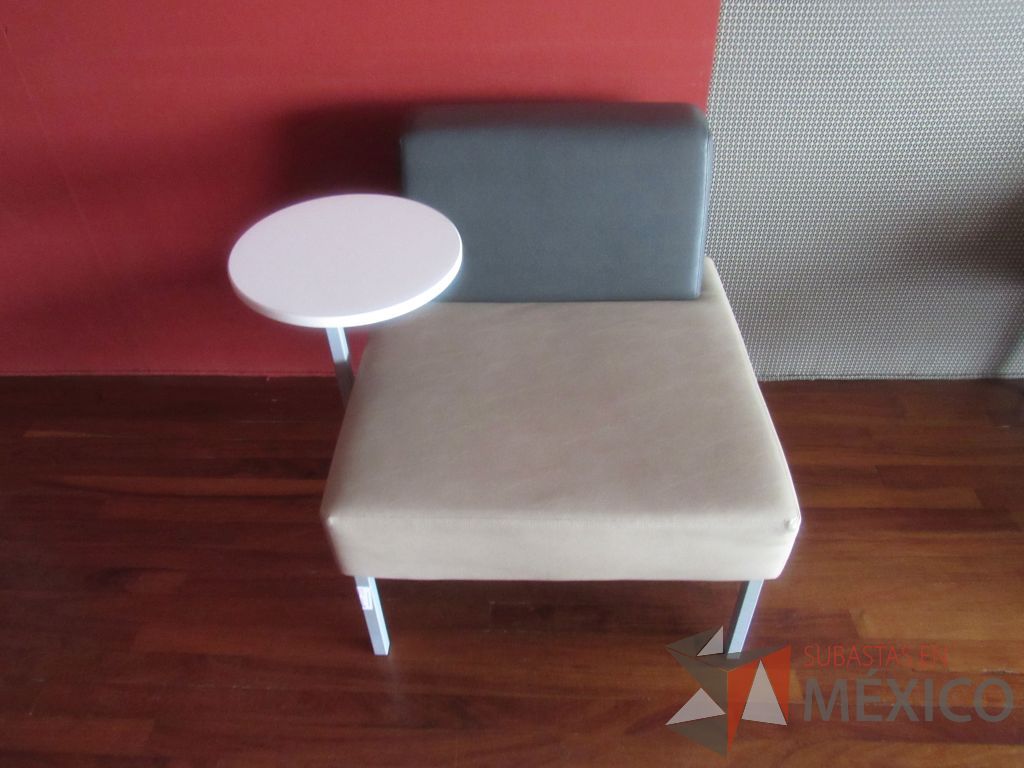 Lote 245d - Sillón de 1 plaza con base metálica, paleta, asiento y respaldo tipo piel - Imagen 3