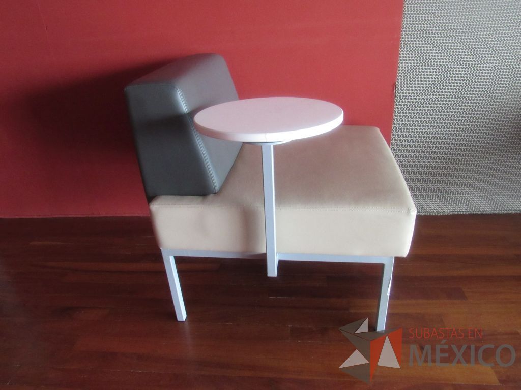 Lote 245d - Sillón de 1 plaza con base metálica, paleta, asiento y respaldo tipo piel - Imagen 6