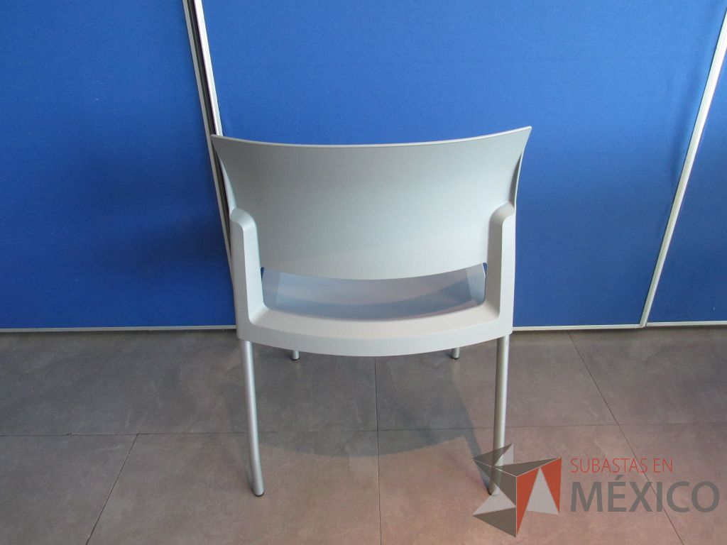 Lote 106 - 6 Sillas de comedor con 4 patas metálicas, asiento y respaldo liso color gris claro - Imagen 8