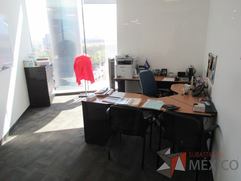 Lote 090 - Oficina Ejecutiva con Escritorio en escuadra, archivero y Mesa de trabajo