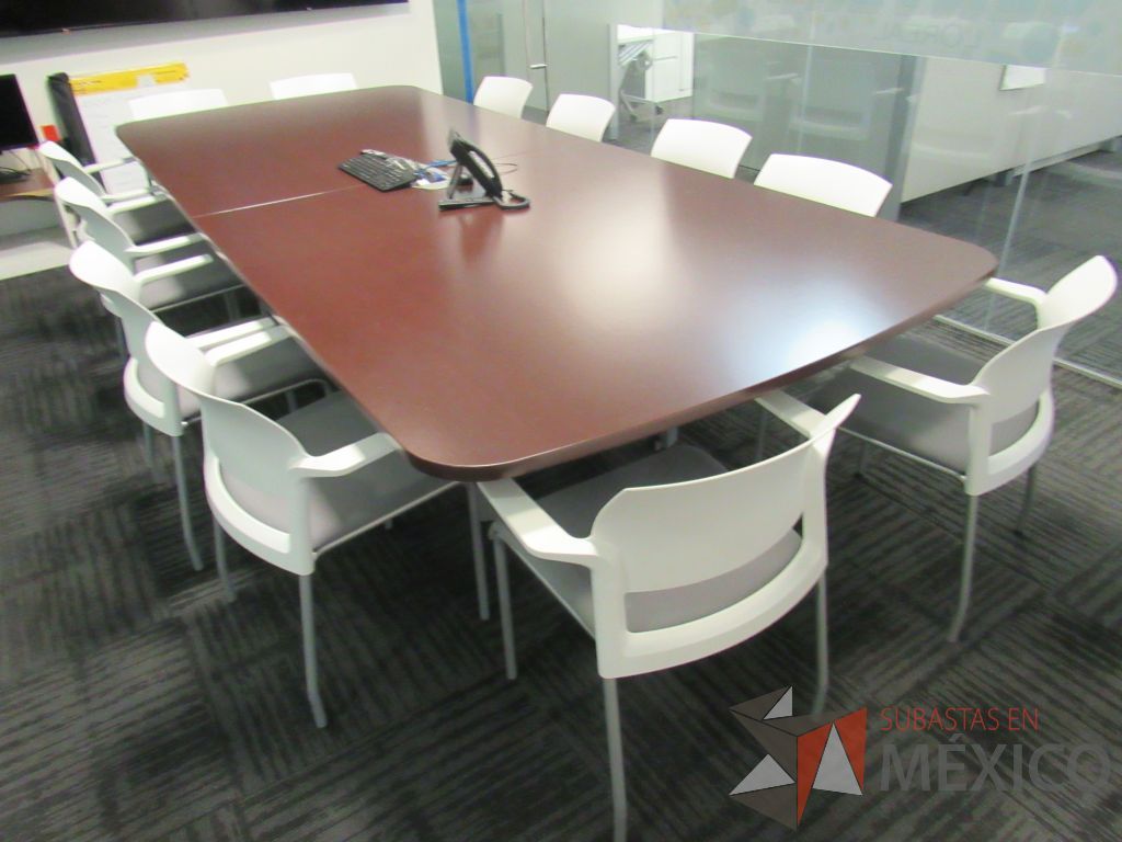 Lote 021 - Mesa de sala de juntas para 10 personas con accesorios para conexión y cubierta color café - Imagen 3