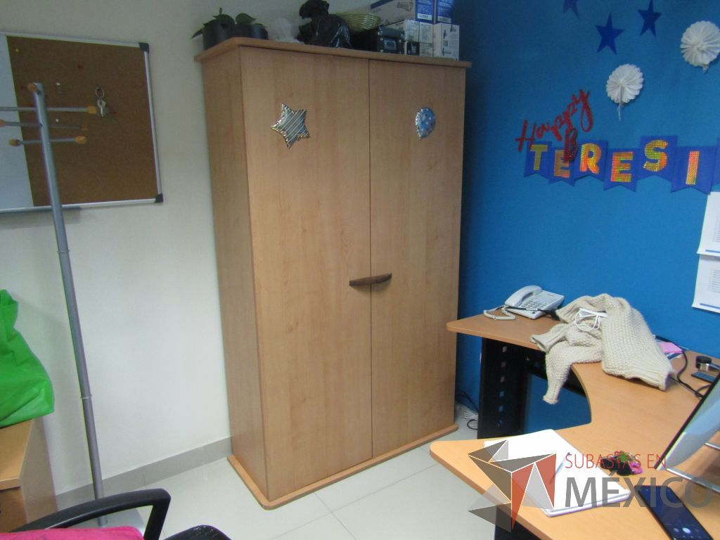 Lote 010 - Gabinete alto de 2 puertas y 5 entrepaños color café - Imagen 11