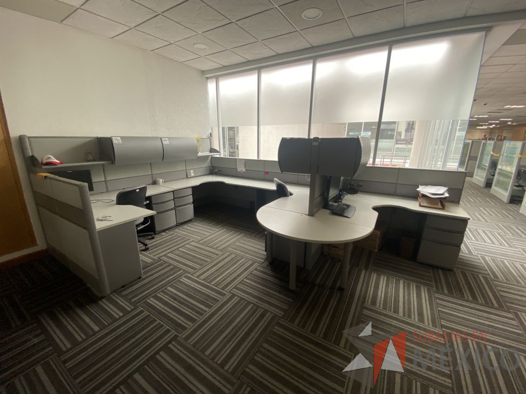 Lote 025 - Estación de trabajo para 4 personas con mampara alta con 4 gavetas - Imagen 2