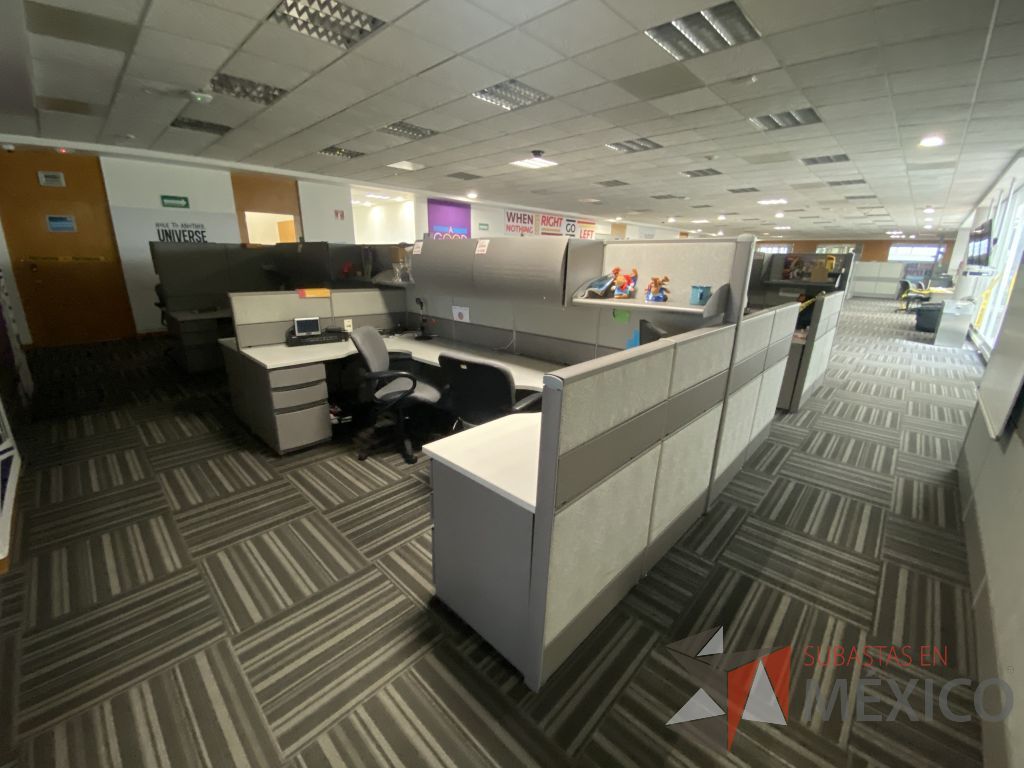 Lote 064 - Estación de trabajo para 8 personas de mampara alta con 8 gavetas - Imagen 3