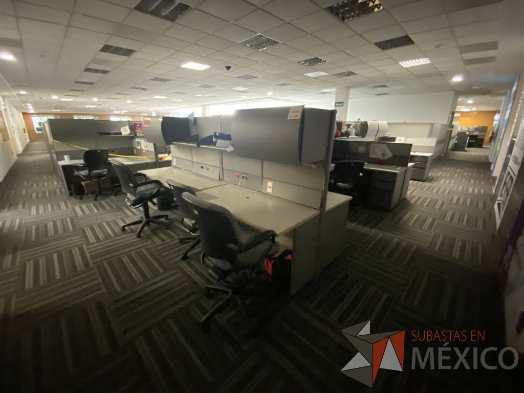 Lote 064 - Estación de trabajo para 8 personas de mampara alta con 8 gavetas - Imagen 4