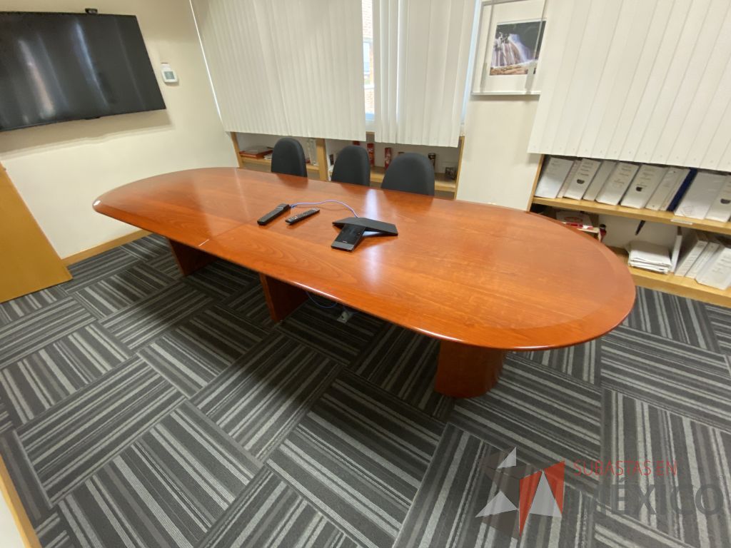 Lote 101 - Mesa de sala de juntas para 8 personas con base y cubierta color cafê - Imagen 3